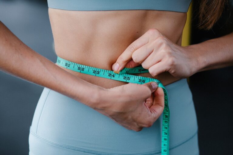 How Many Calories Should I Consume Daily to Lose Weight Safely?